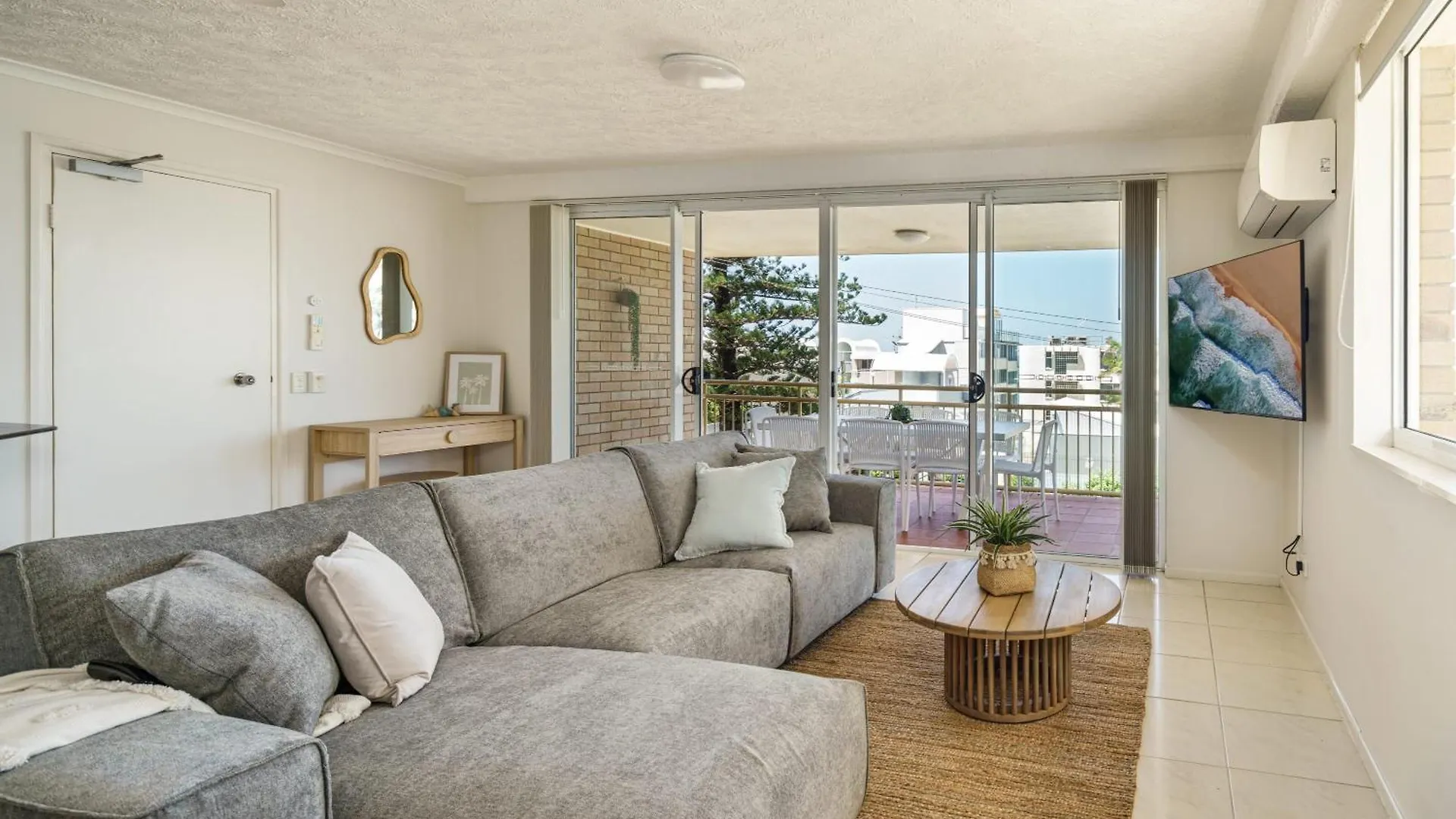 Kokomo Coastal Charm In Happy Valley Caloundra Australia